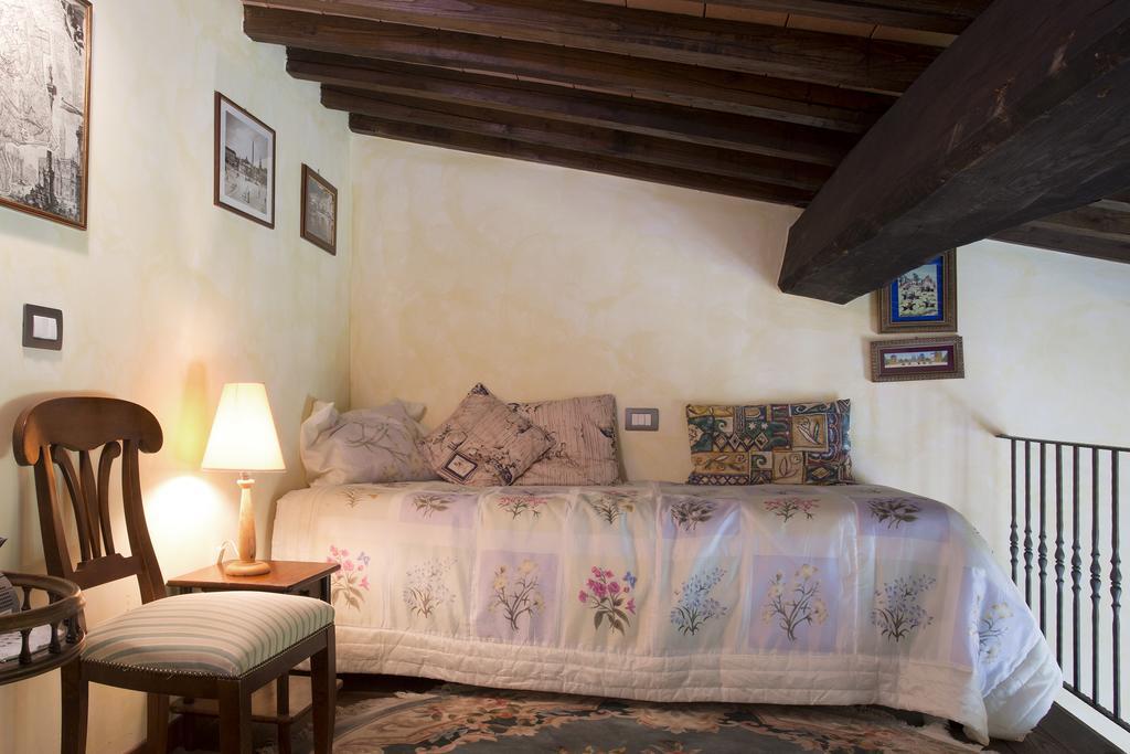 Casa Sandro A Podere Pascianella Villa Castelmuzio Habitación foto