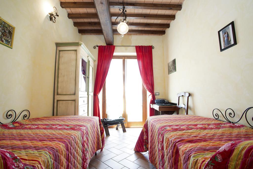 Casa Sandro A Podere Pascianella Villa Castelmuzio Habitación foto